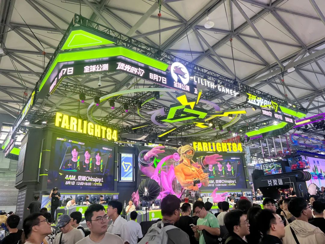 莉莉丝《远光84》展台 秦铭蔚摄