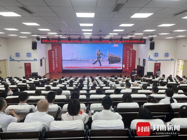 嘉创配资 观看九三阅兵 四川资阳老兵感慨“我们腰杆子更硬了！”