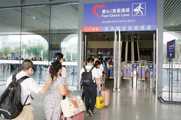 扬帆优配 南宁东站：“帮帮盲”志愿服务队助力73名视障旅客安全出行